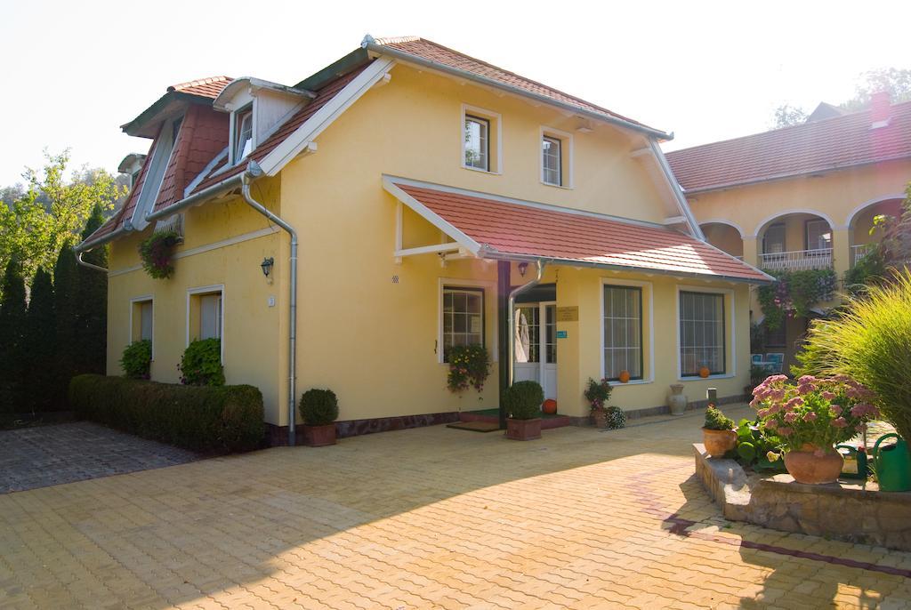 Harsfa Szallo Tamasi Exterior photo